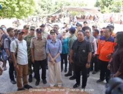 Sekda Dr.Rizal Marsaoly Dampingi Gubernur Kunjungi Batang Dua, Tinjau Kondisi Pengunsi dan Distribusi Logistik.