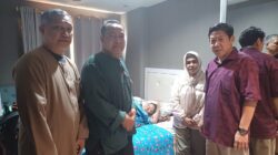 Nabil M. Salim dan H. Saleh Muhamad Besuk Ibu Hajjah Horma.